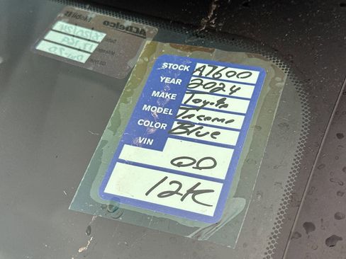 Used 2024 Toyota Tacoma TRD Off-Road image 25