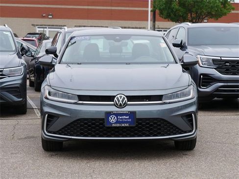 Certified 2025 Volkswagen Jetta SE image 2