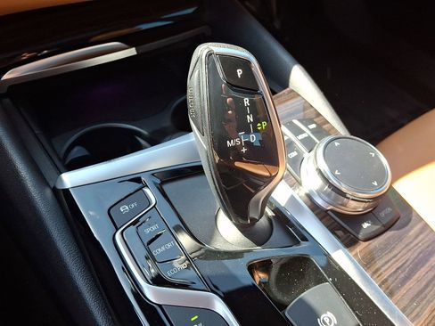 Used 2019 BMW 530i w/ Premium Package RWD image 15