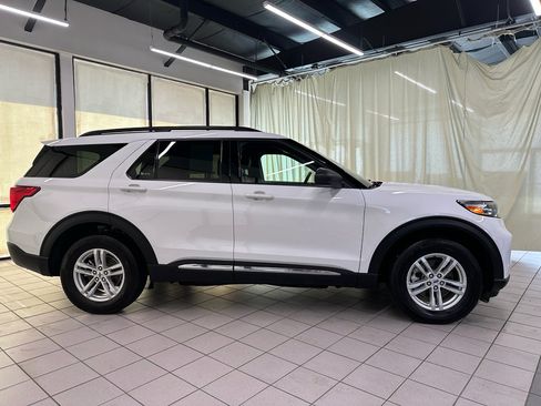 Used 2022 Ford Explorer XLT w/ Equipment Group 202A AWD/4WD image 2