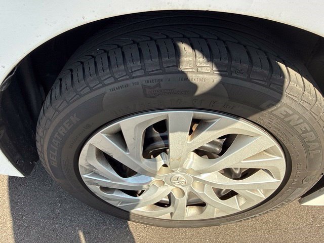 Used 2017 Toyota Corolla LE FWD image 5