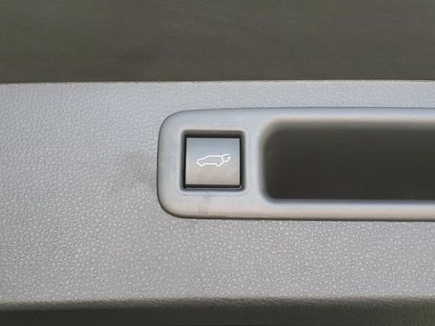 Used 2024 Toyota Highlander XSE FWD image 12