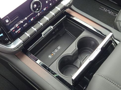 New 2026 GMC Yukon XL Denali w/ Denali Reserve Package AWD/4WD image 16