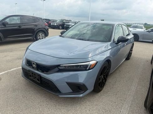 Used 2023 Honda Civic Sport image 3