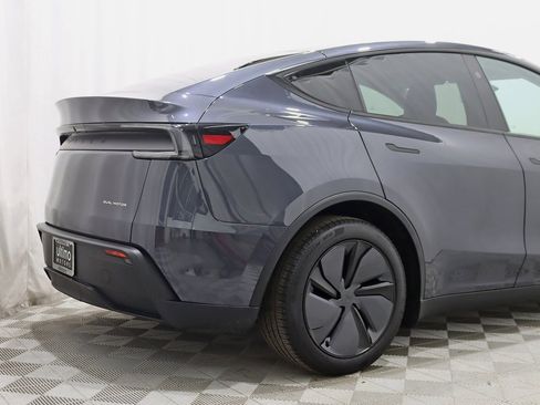 Used 2026 Tesla Model Y Long Range image 10