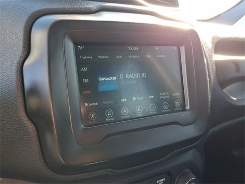 Used 2021 Jeep Renegade Latitude image 3