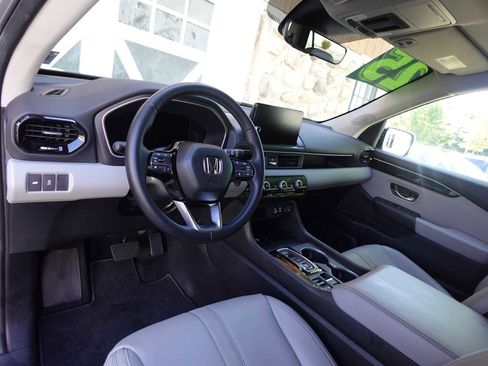 Certified 2025 Honda Pilot Touring image 15