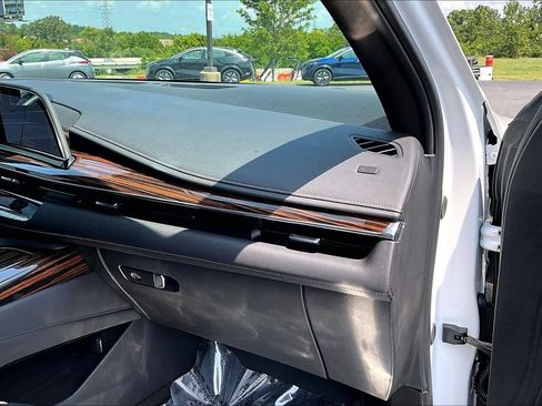 Used 2024 Cadillac Escalade ESV Premium Luxury AWD/4WD image 29