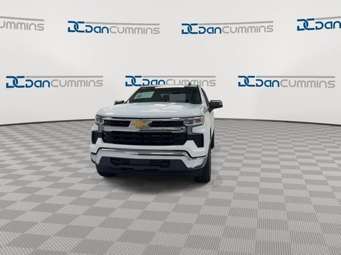 Used 2025 Chevrolet Silverado 1500 LT image 3