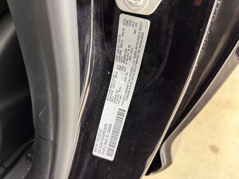 Used 2025 Chrysler Pacifica Limited FWD image 26