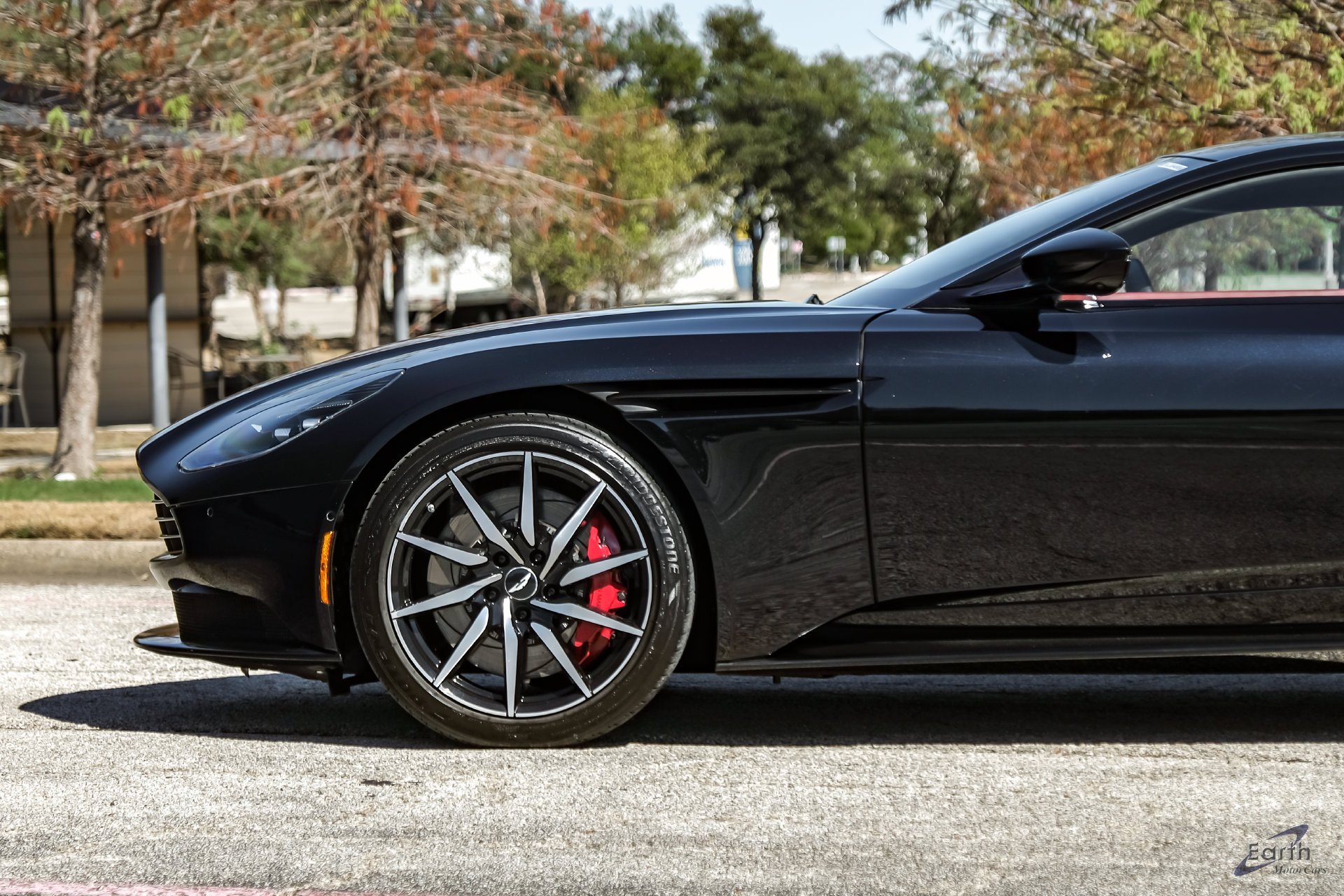 Used 2021 Aston Martin DB11 Coupe RWD image 6