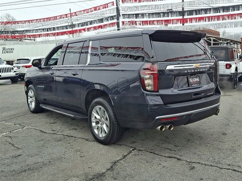Used 2023 Chevrolet Suburban Premier image 7