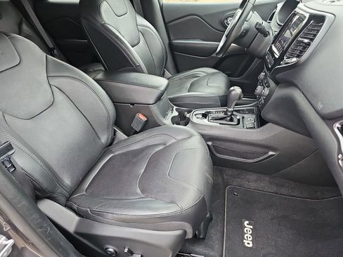 Used 2019 Jeep Cherokee Limited image 11