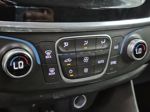 Used 2018 Chevrolet Traverse LT image 29