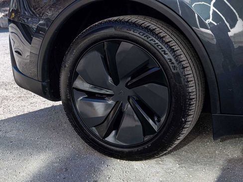 Used 2026 Tesla Model Y Long Range image 10