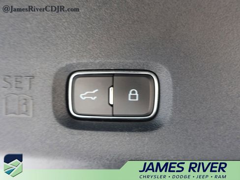 Used 2025 Ford Expedition Max Platinum AWD/4WD image 17