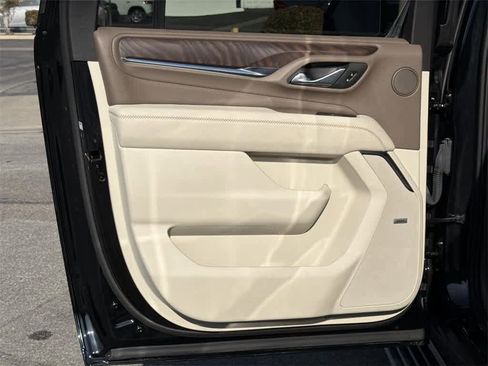 Used 2023 GMC Yukon XL Denali image 29