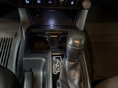 Used 2017 Toyota Tacoma TRD Off-Road image 19