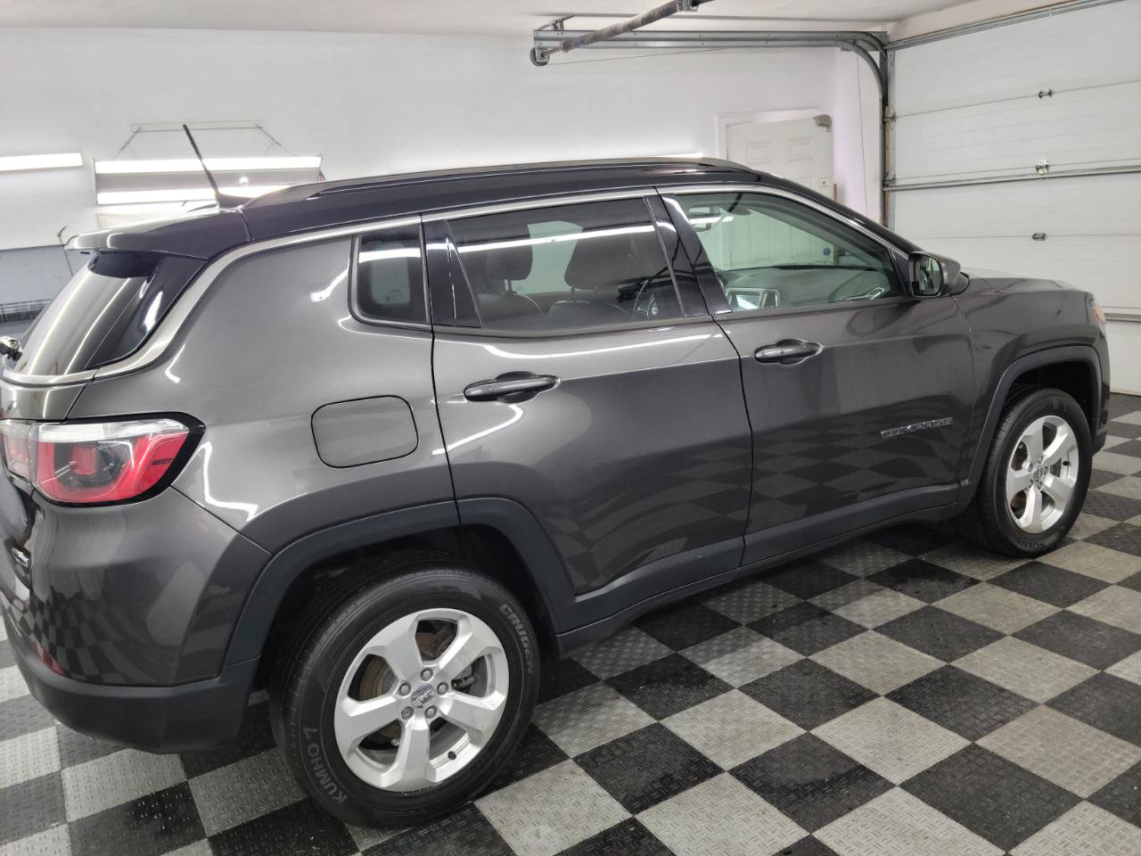 Used 2018 Jeep Compass Latitude w/ Popular Equipment Group AWD/4WD image 7