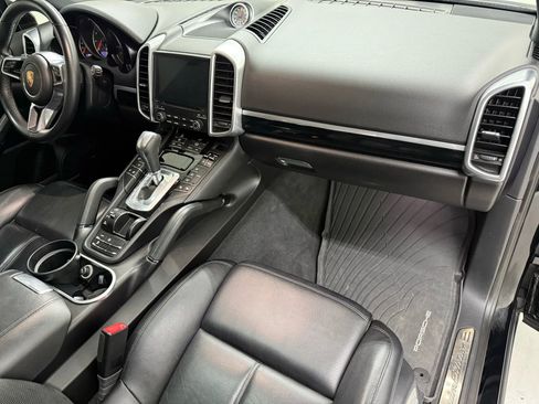 Used 2018 Porsche Cayenne Platinum Edition image 11