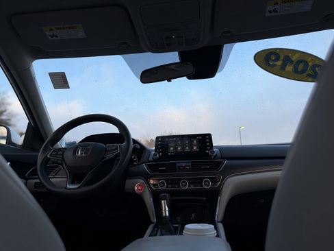Used 2019 Honda Accord EX image 2