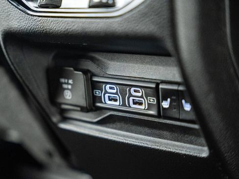 Used 2025 Jeep Grand Cherokee Limited w/ Luxury Tech Group II image 37