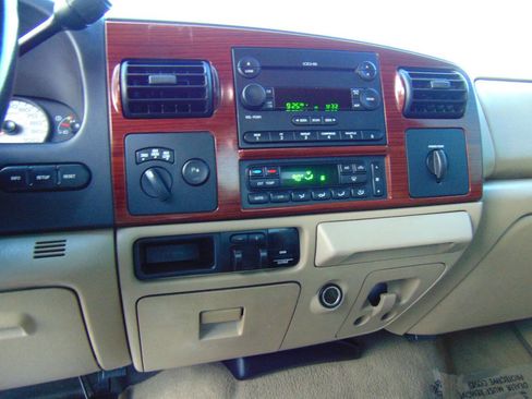 Used 2005 Ford F250 Lariat image 22