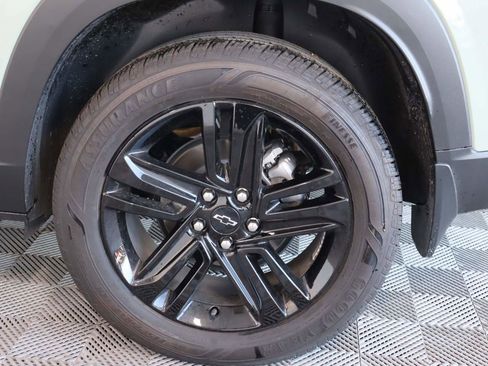 Used 2025 Chevrolet Trax ACTIV w/ Sunroof Package image 17