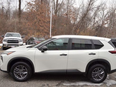 Used 2024 Nissan Rogue S image 5