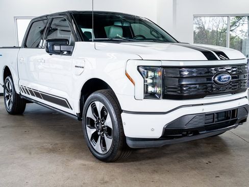 Used 2023 Ford F150 Lightning Platinum image 4