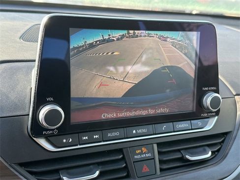 Used 2024 Nissan Altima 2.5 SV image 16