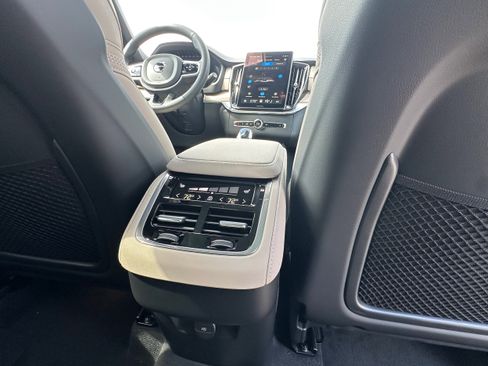New 2026 Volvo XC90 B6 Core image 12