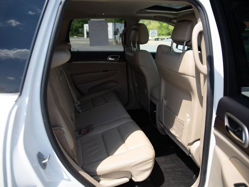 Used 2017 Jeep Grand Cherokee Limited AWD/4WD image 22