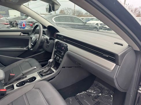 Used 2022 Volkswagen Passat 2.0T SE image 19