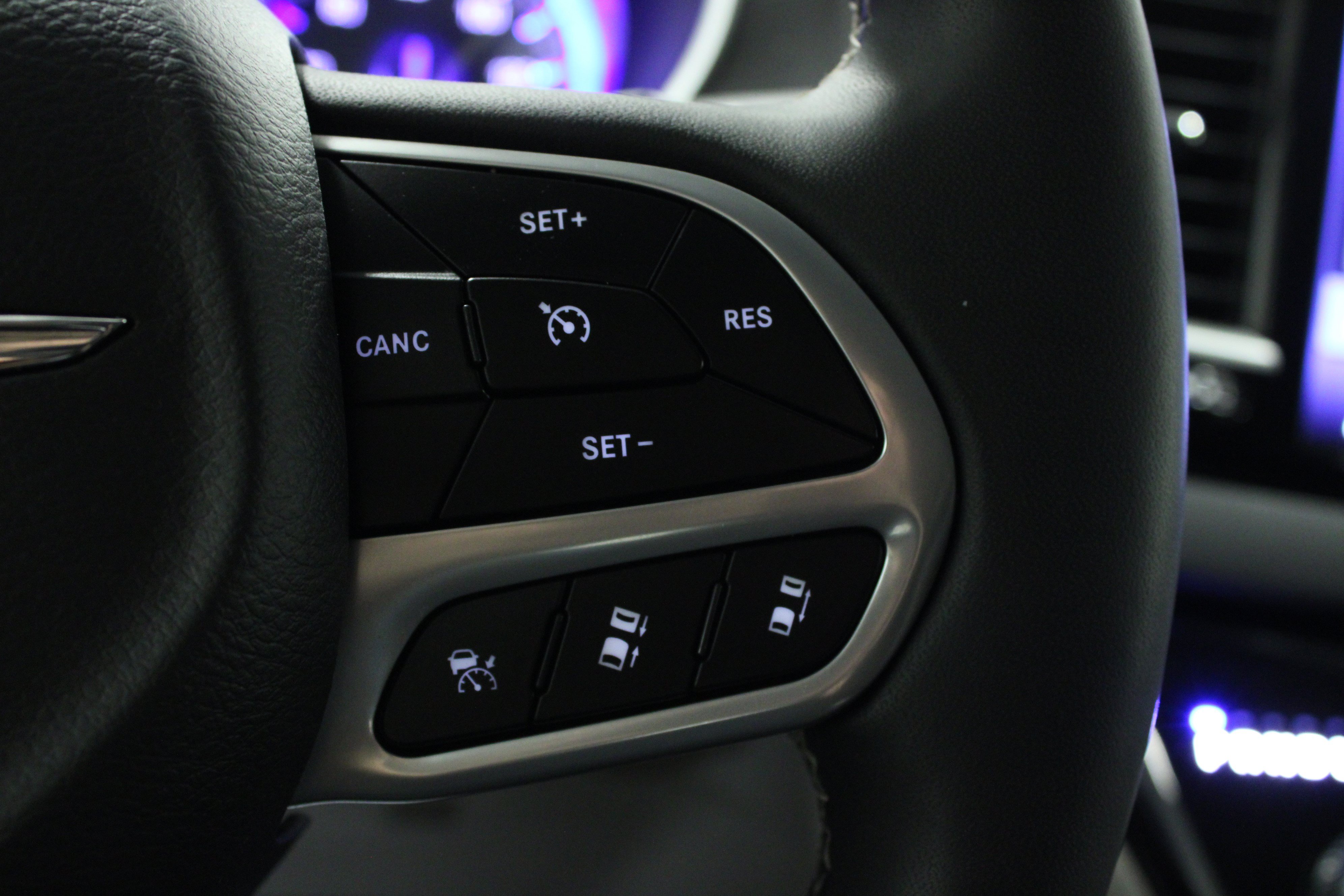Used 2023 Chrysler Pacifica Touring-L FWD image 22