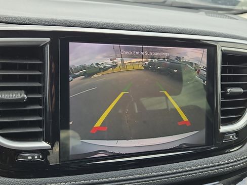 Used 2024 Chrysler Pacifica Limited image 29