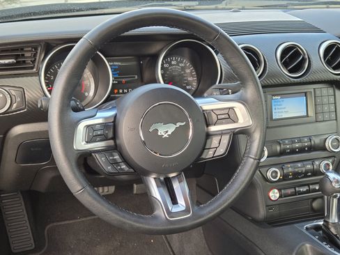 Certified 2022 Ford Mustang Coupe image 18