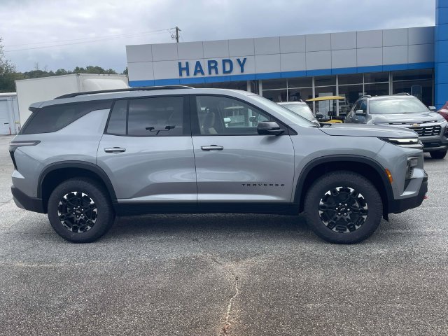 New 2027 Chevrolet Traverse Z71 w/ Enhanced Driving Package AWD/4WD image 2