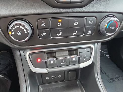 Used 2024 GMC Terrain SLE AWD/4WD image 21