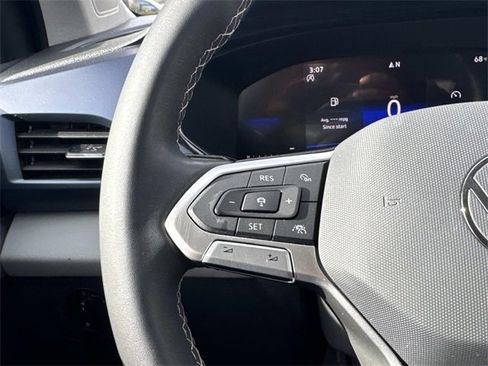 Certified 2023 Volkswagen Taos SE image 17