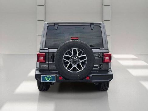 Used 2025 Jeep Wrangler Unlimited Sahara AWD/4WD image 4