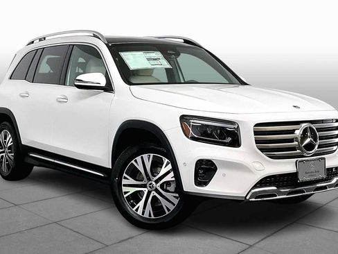 Used 2025 Mercedes-Benz GLB 250 4MATIC image 2