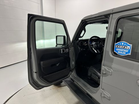 Used 2022 Jeep Wrangler Unlimited Sahara AWD/4WD image 24