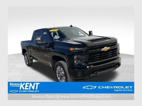 Used 2025 Chevrolet Silverado 2500 Custom w/ Custom Value Package AWD/4WD image 1