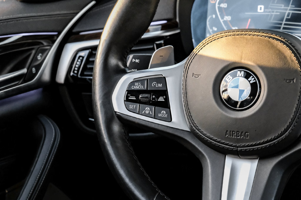 Used 2021 BMW M550i xDrive w/ Executive Package AWD/4WD image 16
