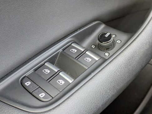 Used 2019 Audi Q8 Premium Plus w/ Premium Plus image 25