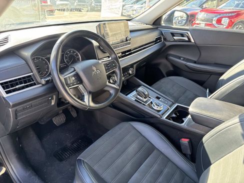 Used 2024 Mitsubishi Outlander FWD image 11