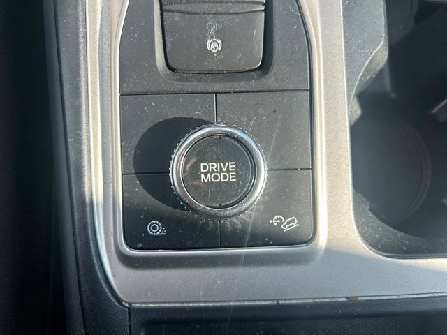 Used 2023 Ford Explorer XLT AWD/4WD image 38
