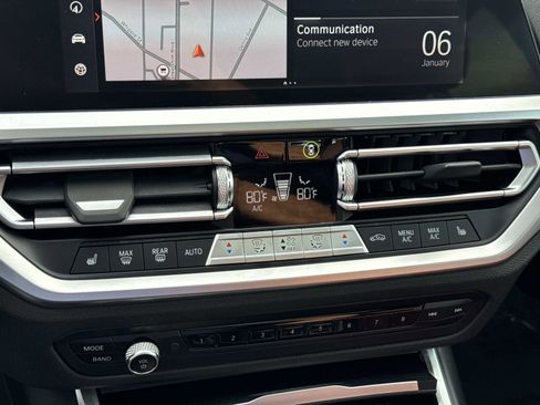 Used 2022 BMW 330i 330i Sedan North America RWD w/ M Sport Package image 18