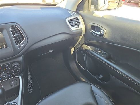 Used 2020 Jeep Compass Latitude image 12